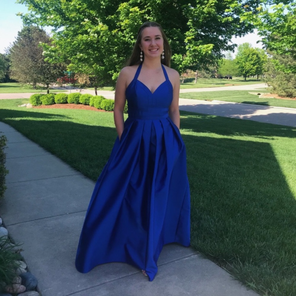 Prom dress - Picture 2 of 3